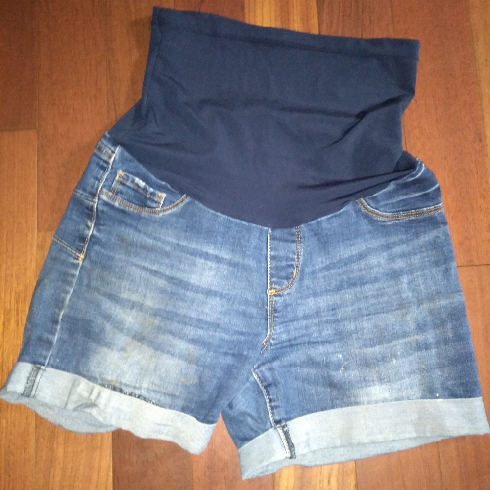 Size med maternity Jean shorts
